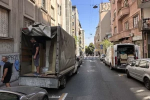 Utovar stvari u kamion (2) Utovar stvari u kamion (2)